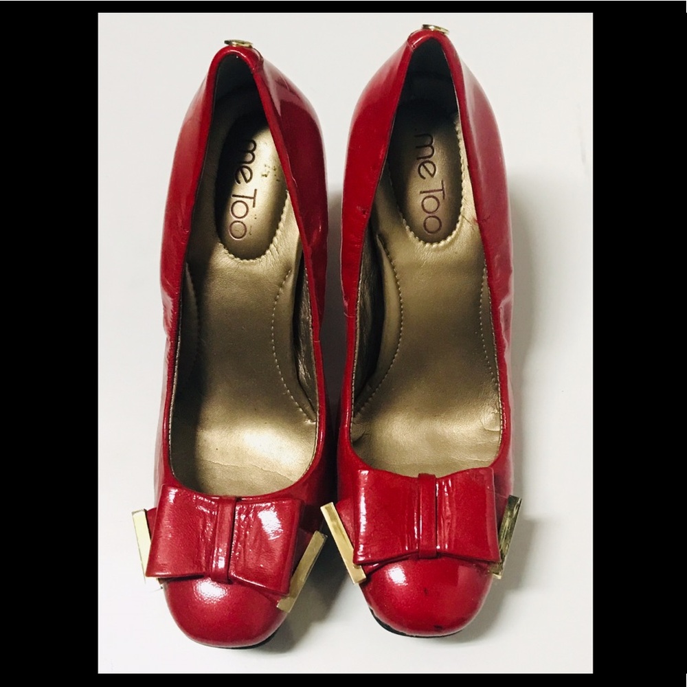 On SALE Me Too red pumps w/ design size 7.5 M